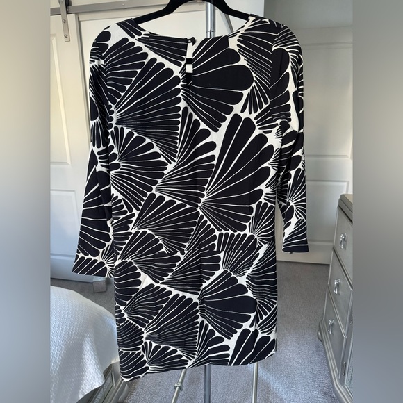 J. Crew Black and White Graphic Shell Motif Mini Dress Size 4 with 3/4 sleeves - Picture 5 of 12